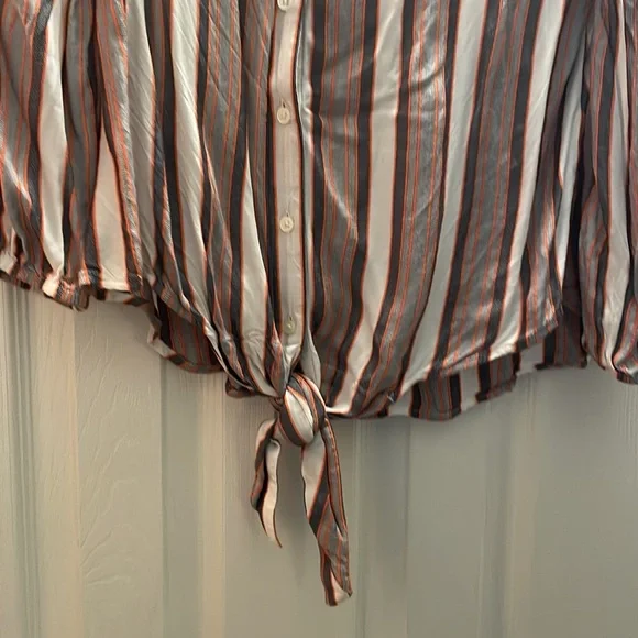 Loft size small tie blouse - Picture 4 of 4